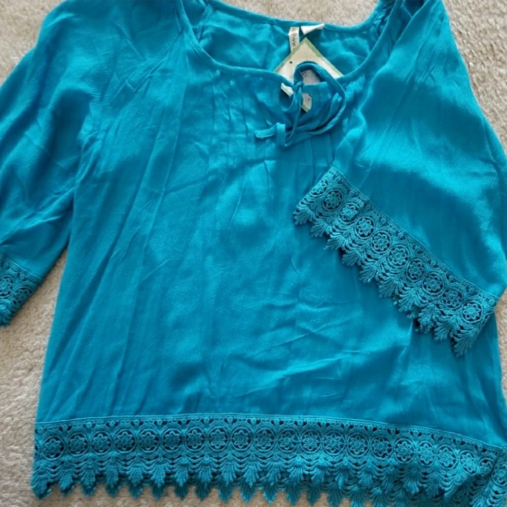 🔖OVERDRIVE Round Neck Tie-Up Blouse